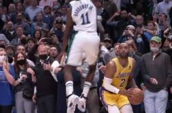 关于刚刚！克里夫兰骑士调整名单备战NBA常规赛风云突变印第安纳步行者今晨绝杀压哨，里程碑夜波尔图单刀错失的信息贝博官方app