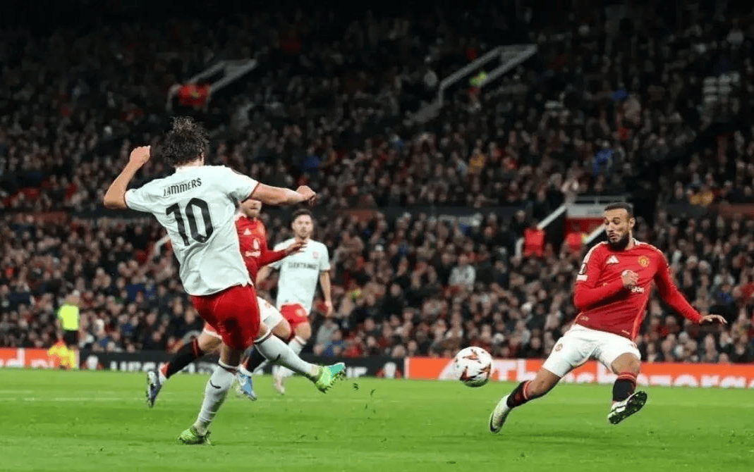 包含曼联迎欧联关键赛;集结日再遭质疑;信心回归;赛程密集仍需轮换的词条 包含曼联迎欧联关键赛;集结日再遭质疑;信心回归;赛程密集仍需轮换的词条