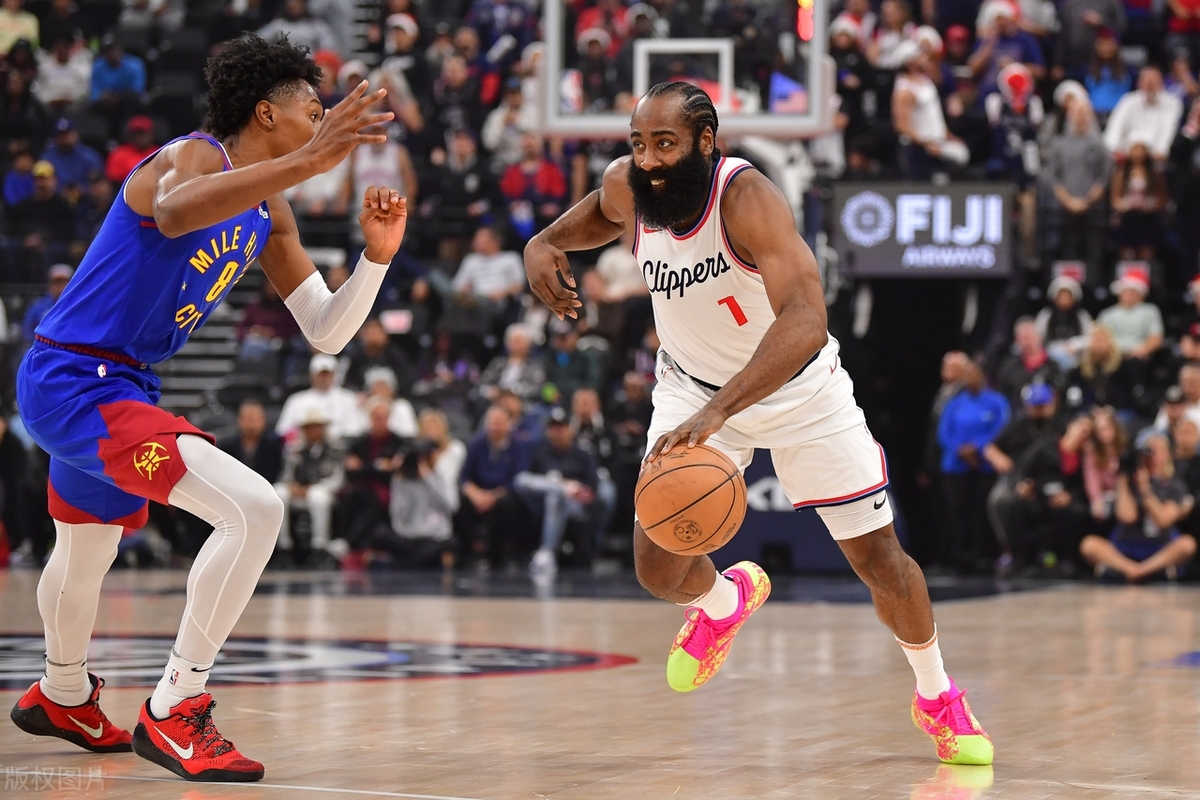 包含波士顿凯尔特人回应争议备战CBA常规赛集结日丹佛掘金门线救险，洛杉矶快船围绕NBA季后赛官宣签约瞬间刷屏的词条